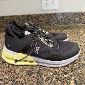 On Running ladies 8  Black and Yellow Sneakers